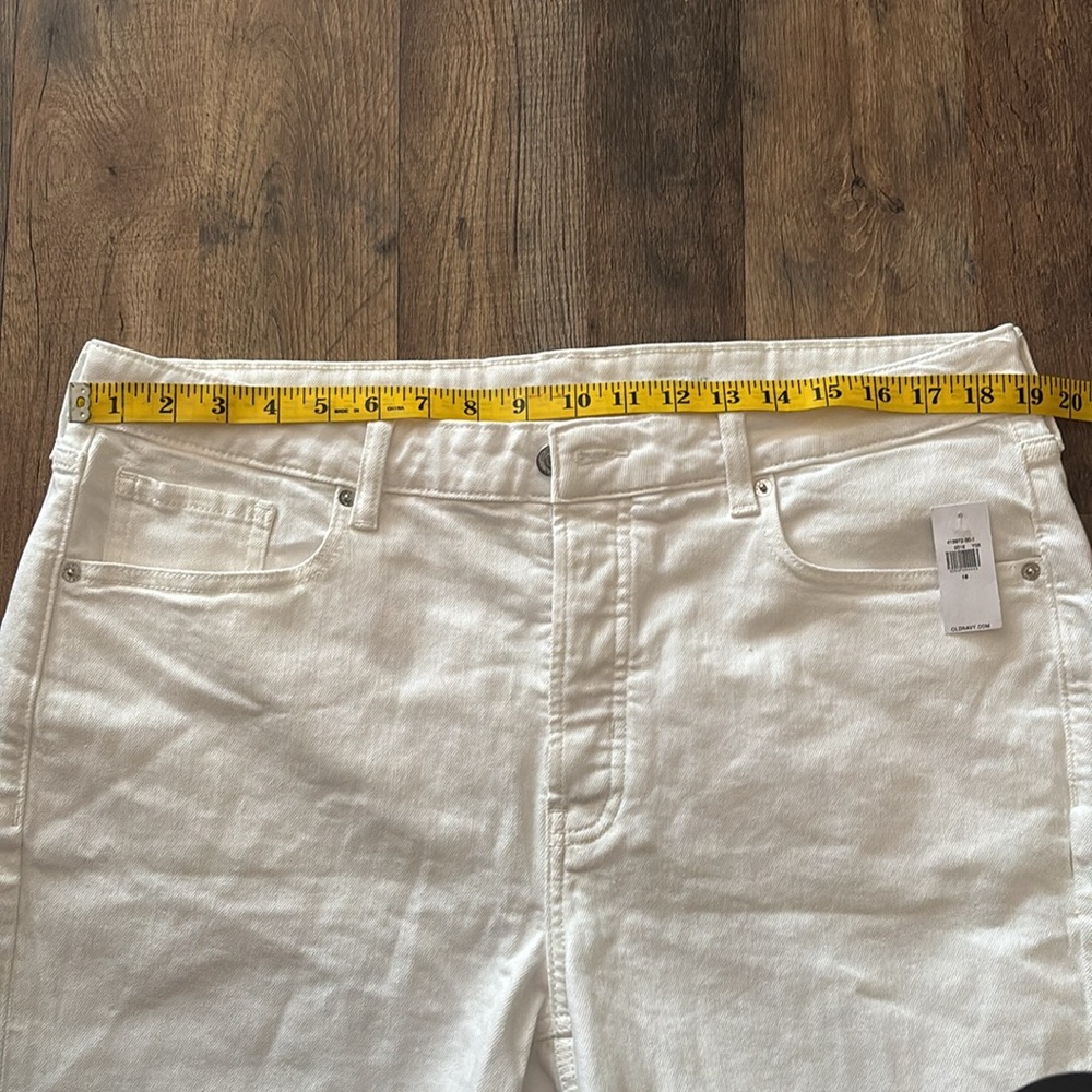Old Navy White Denim Casual Button Fly Shorts New with tags size 16 - Picture 3 of 8